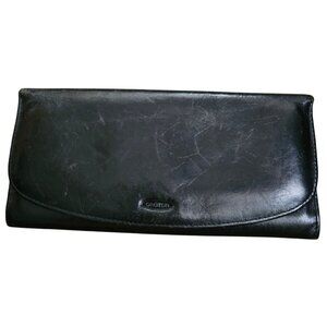 Oroton Black Leather Womens Wallet With Snap Closure & Multiple Compartments